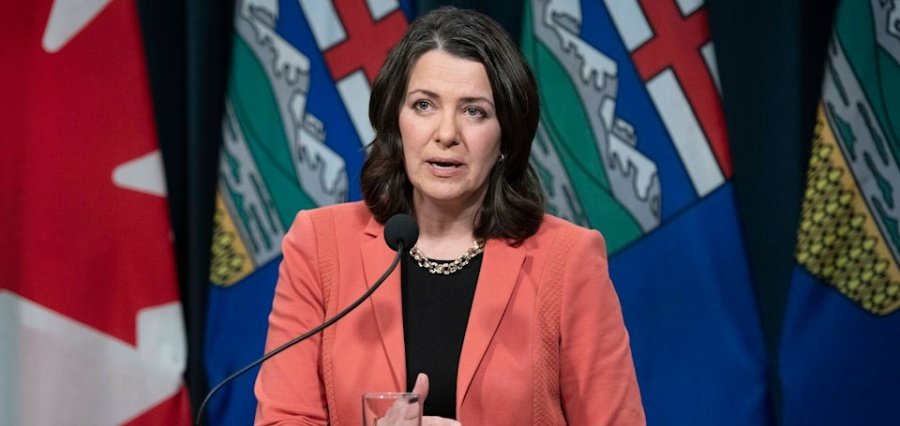 You are currently viewing Alberta Premier Danielle Smith Appeals for Tough Immigration, Announces $8.6B Investment