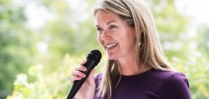 Read more about the article Ontario Education Minister Engages YouTube in Effort to Address Classroom Distractions